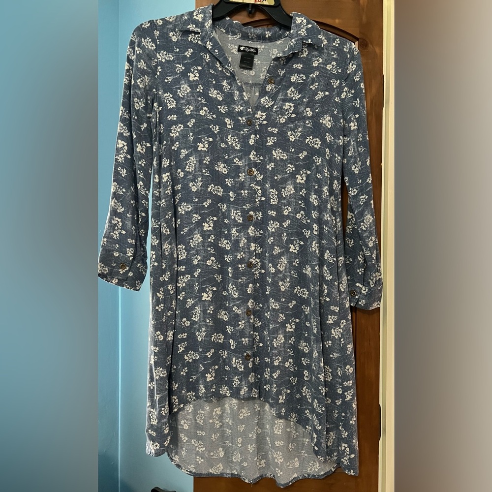 Beautiful high/low Juniors size large.